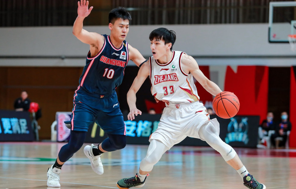 门兴格拉德巴赫训练开放日,今夜临场应变引欢呼,CBA常规赛在即,轮换策略成焦点的简单介绍-九游体育