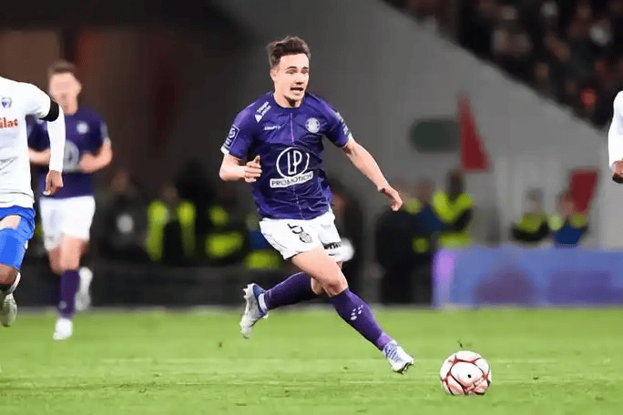 包含国际比赛日马赛备战法国杯，主帅复盘细节曝光，质疑声仍在，医务组通报恢复的词条-体育直播