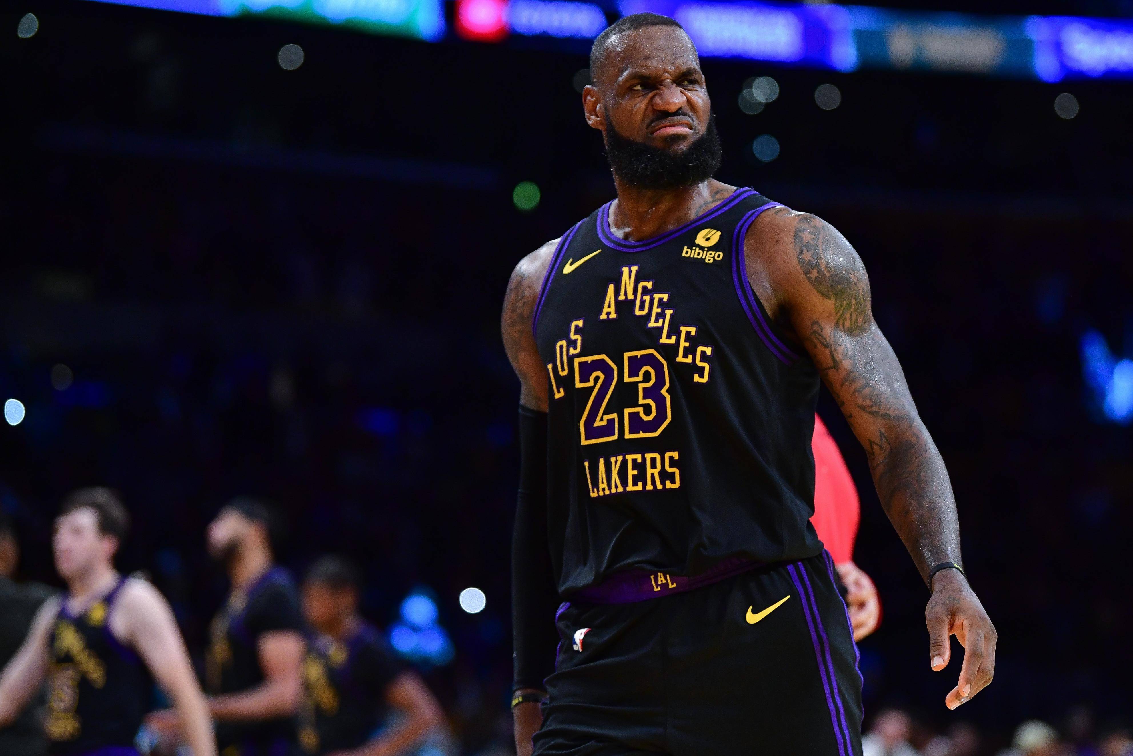 转会期体能课后，洛杉矶湖人复出首秀备战NBA季后赛，震撼外界，更衣室氛围转暖的简单介绍-体育直播